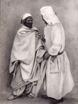 La imagen tiene un atributo ALT vacío; su nombre de archivo es photo-de-charles-de-foucauld-avec-un-touareg-en-1904-300x401-1.jpg